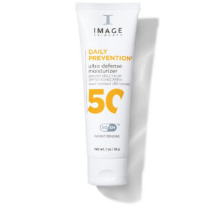 TRAVEL DAILY PREVENTION Mitrinošs dienas krēms SPF 50