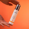 IMAGE_Skincare_VITALC_hydr_antiaging_serum_hand VITAL C Mitrinošs pretnovecošanās serums